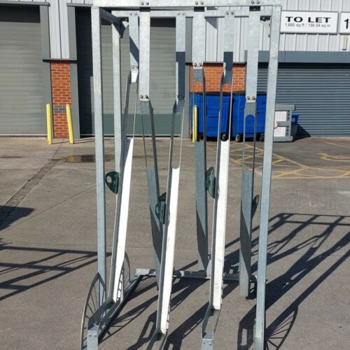 Verticaal fietsenrek model VertiRack 12 Efficiënt, veilig en modulair fietsen parkeren. Vertirack past in elke omgeving en is volledig naar wens aan te passen.