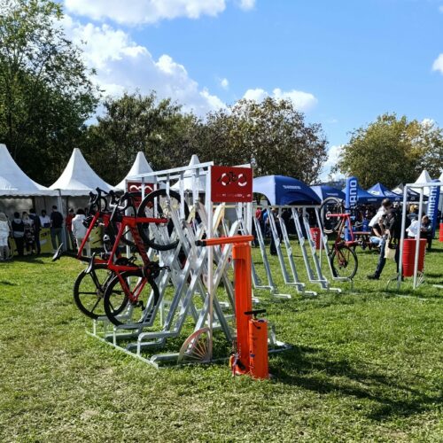 Verticaal fietsenrek model VertiRack 9 Een modern, duurzaam en efficiënt fietsenrek voor elke locatie. Vertirack benut elke centimeter optimaal.
