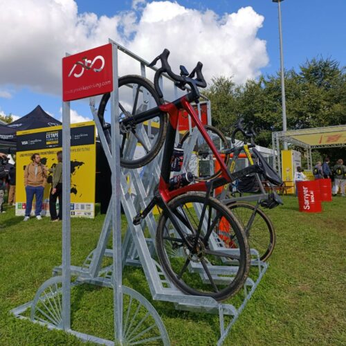 Verticaal fietsenrek model VertiRack 8 Creëer meer capaciteit met Vertirack. Hoogwaardige afwerking, enkel- of dubbelzijdig en flexibel in lengte uit te breiden.