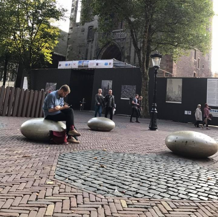 Hout, staal of gerecycled kunststof: welke materiaalkeuze biedt de laagste TCO voor parkmeubilair? 6 Betonnen zitelementen in Utrecht