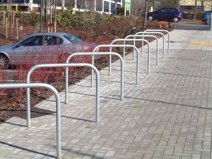 Fietsparkeren - fietsenrekken en aanleunbeugels 5 fietsnietjes verzinkt
