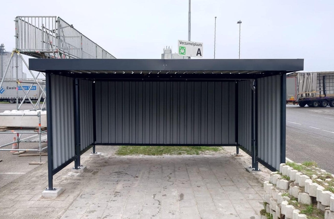 Fietsoverkapping kopen: duurzame en veilige overkappingen. 2 fietsoverkapping voor scholen model Leipzig