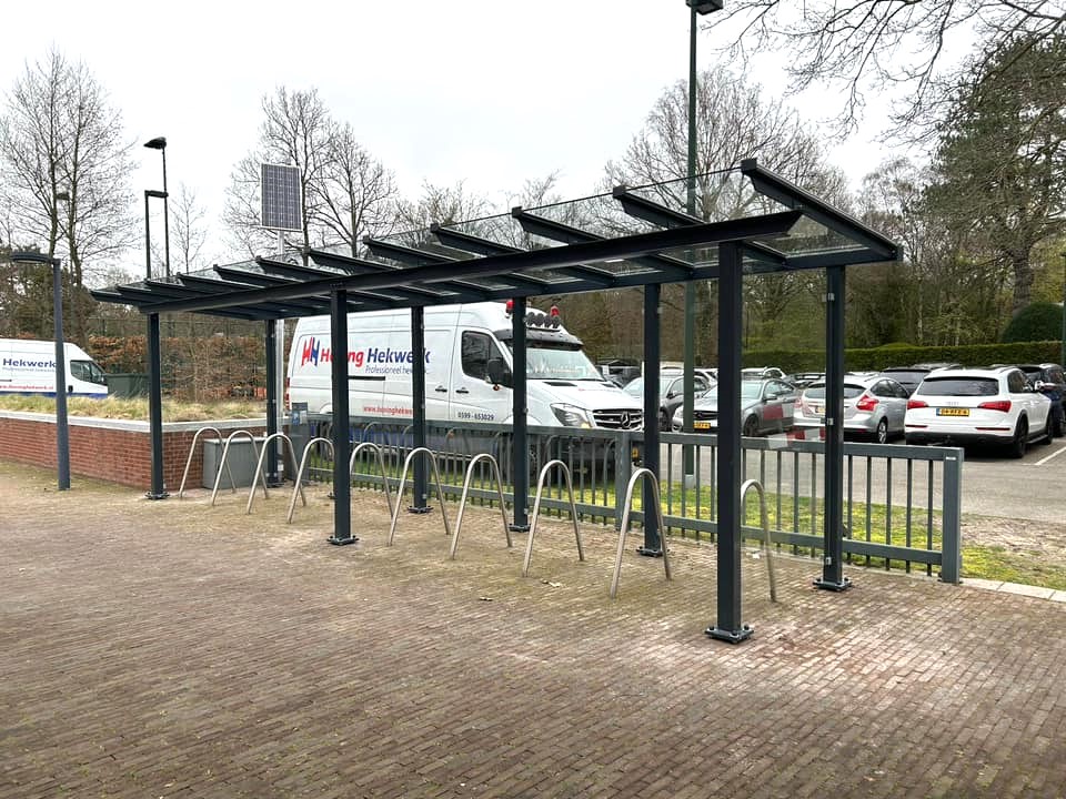 Ontdek de duurzame fietsenstallingen van SKWshop 4 overdekte fietsenstalling voor openbare ruimte