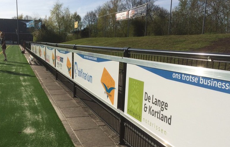 Kantopsluiting voetbalvelden 3 reclameborden opangsysteem 2 Eigen gekozen formaat 1