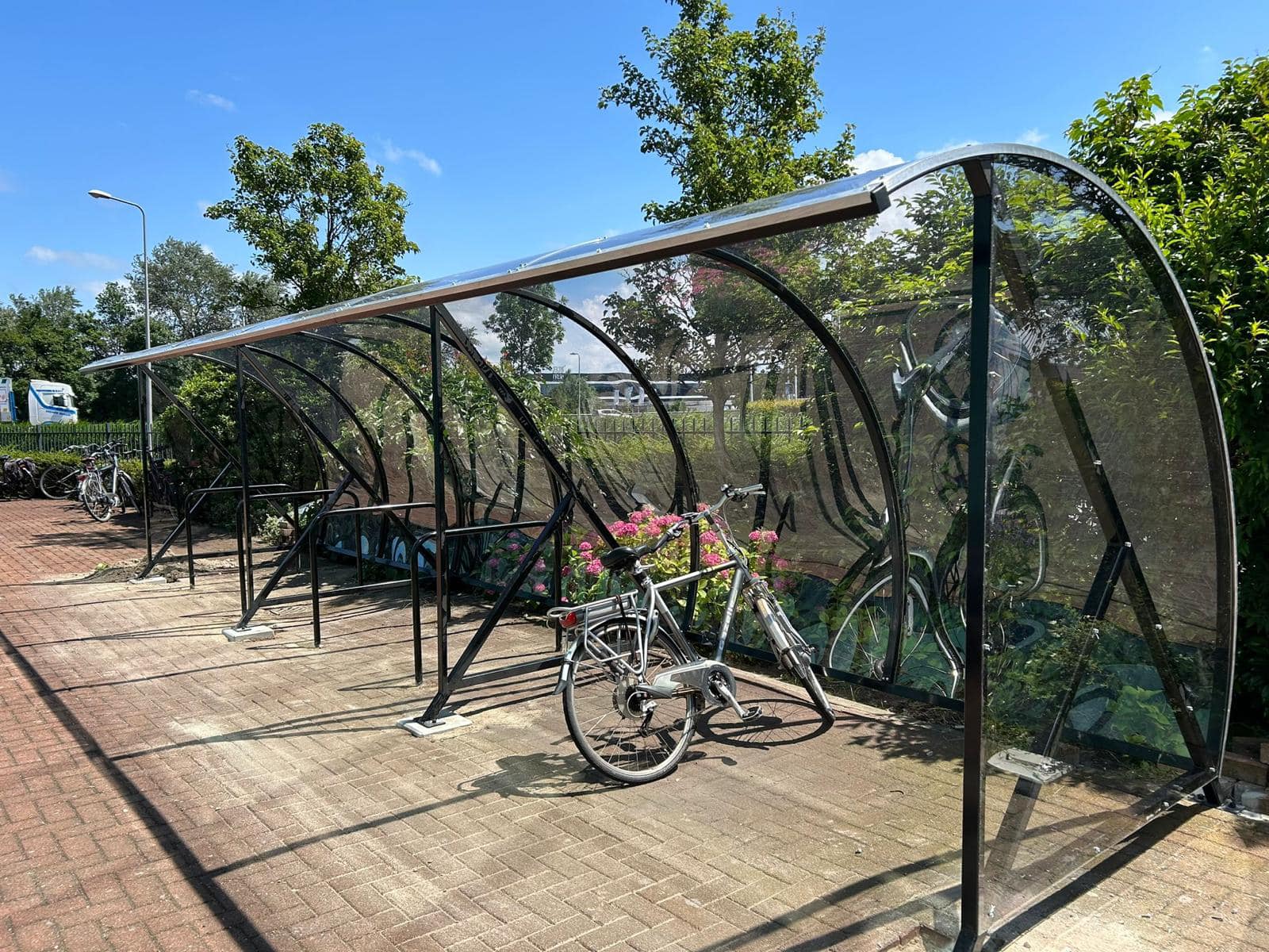 Fietsparkeren - fietsenrekken en aanleunbeugels 7 rijwieloverkapping BF1000 met aanleunbeugels