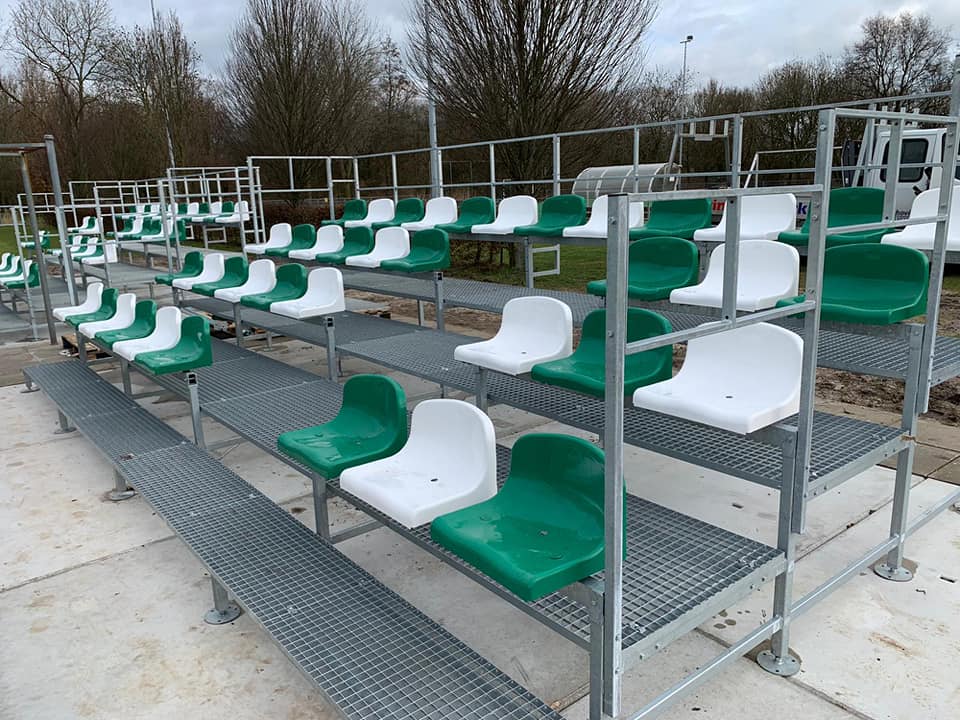 Tribunes en Tribunebouw bij SKWshop – Veilig en Modulair 4 tribune voetbal 1