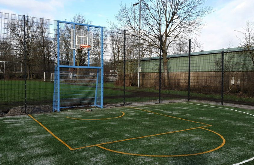 Ronde pannakooi Match 5 voetbalkooi met basketbal en kunstgras Eigen gekozen formaat 0