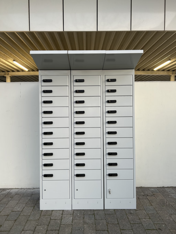 E-bike accu locker met oplaadfunctie en afsluitbare compartimenten buiten