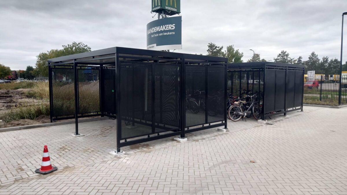 Veiligheid en design bij moderne fietsoverkappingen en rookoverkappingen 1 Maatwerk fietsoverkappingen model Hagen