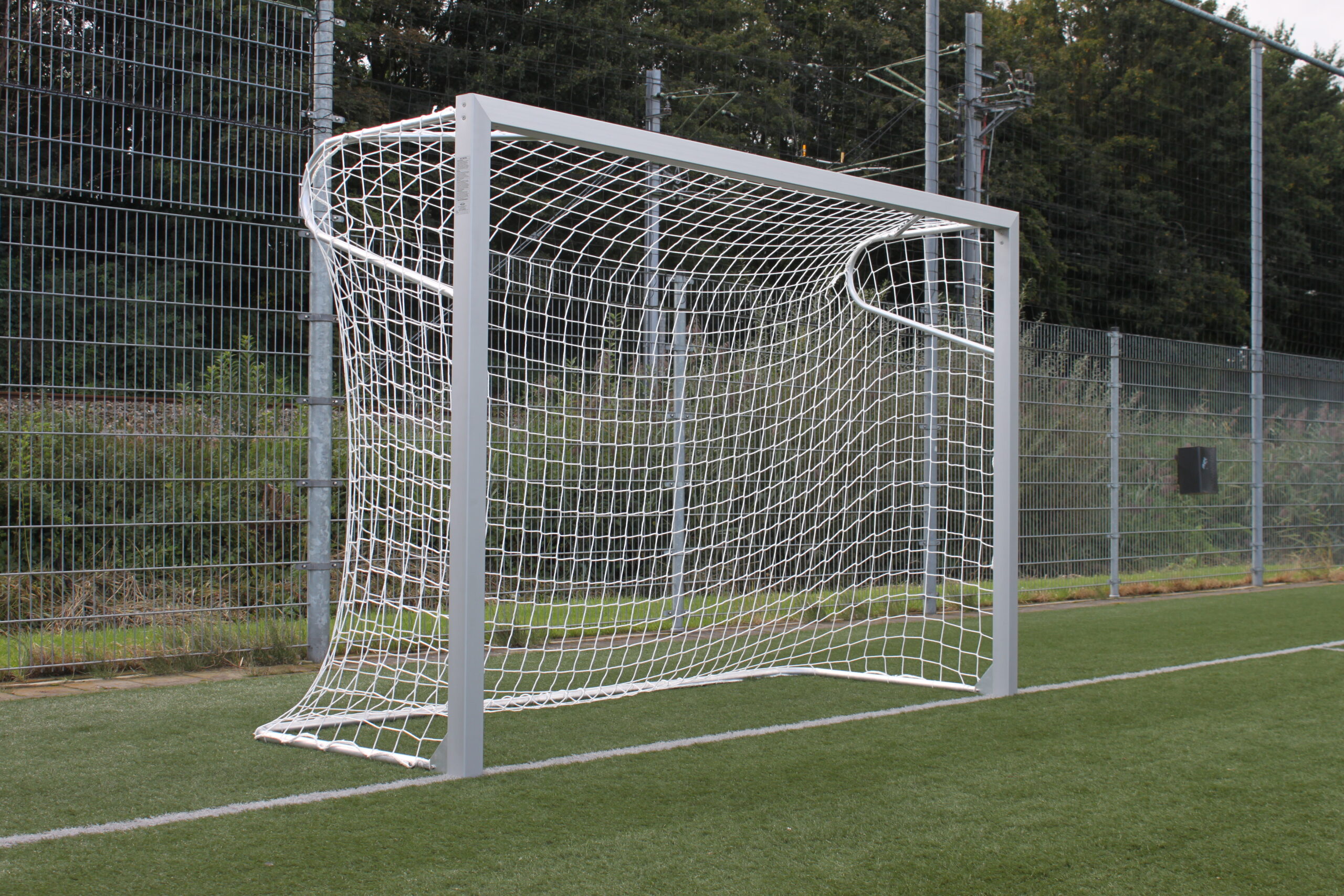Voetbaldoel 3 x 2 meter JVD135 1 Voetbaldoel 3x2 meter JVD135 van aluminium inclusief doelnet