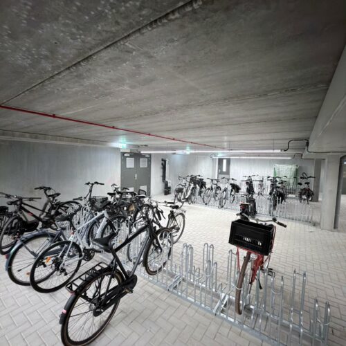 Fietsenrekken model FR4000 28 Fietsenstalling in nieuw appartementencomplex in Heerhugowaard voorzien van verzinkte fietsenrekken