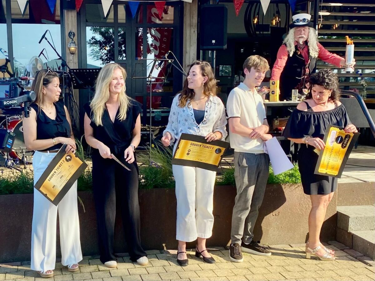 SKWshop aanwezig bij de Haring Party 2026 van Martini Business 3 Live muziek en gezellige sfeer tijdens de Haring Party 2026 georganiseerd door Martini Business.