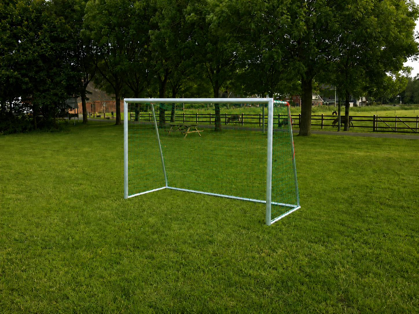 Jeugd voetbaldoel JVD140 12 Voetbaldoel JVD130 van aluminium met doorlopende netbeugel in afmeting 3 x 2 meter