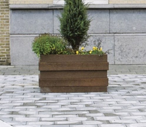 kunststof plantenbak model Madrid in openbare ruimte