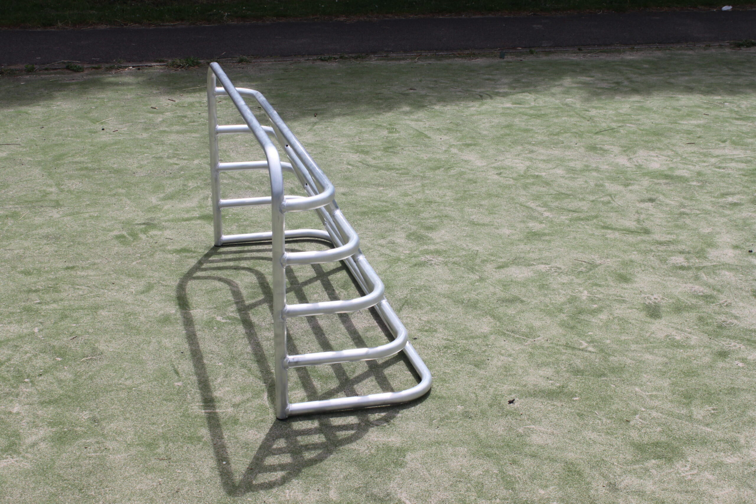 Voetbaldoeltjes Tube aluminium (1.5 x 0.75 m) 12 Aluminium trainingsdoel voor voetbaltrainingen met een afmeting van 1,5 x 0,75 meter.