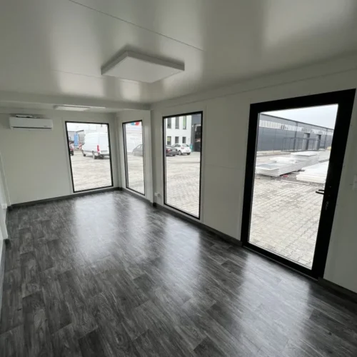 Modulaire kantoorunit 8 x 3 meter 16 Moderne geïsoleerde kantoorunit 8 x 3 meter in antraciet uitvoering.