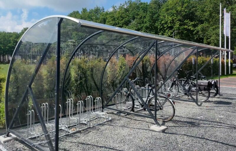 Fietsoverkapping BF1000 geplaatst bij Brinkhotel in Zuidlaren met overdekte fietsenstalling