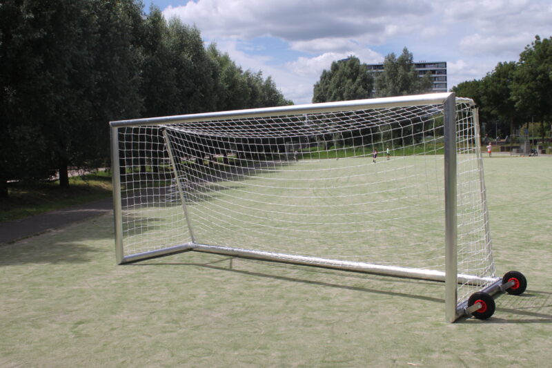 Aluminium voetbaldoel Pupillen voetbaldoel JVD190 5 x 2m met ingefreesde netbevestiging.