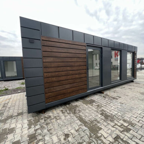 Prefab kantoorunit 8 x 3 meter met onderhoudsarme buitenafwerking