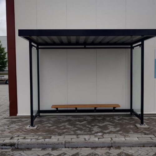 Rookabri model Palermo 88 Rookabri Palermo met houten bank als beschutte rookvoorziening in Urk