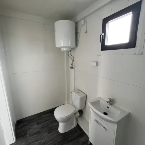Modulaire kantoorunit 8 x 3 meter 17 Binnenzijde luxe kantoorunit voorzien van toilet