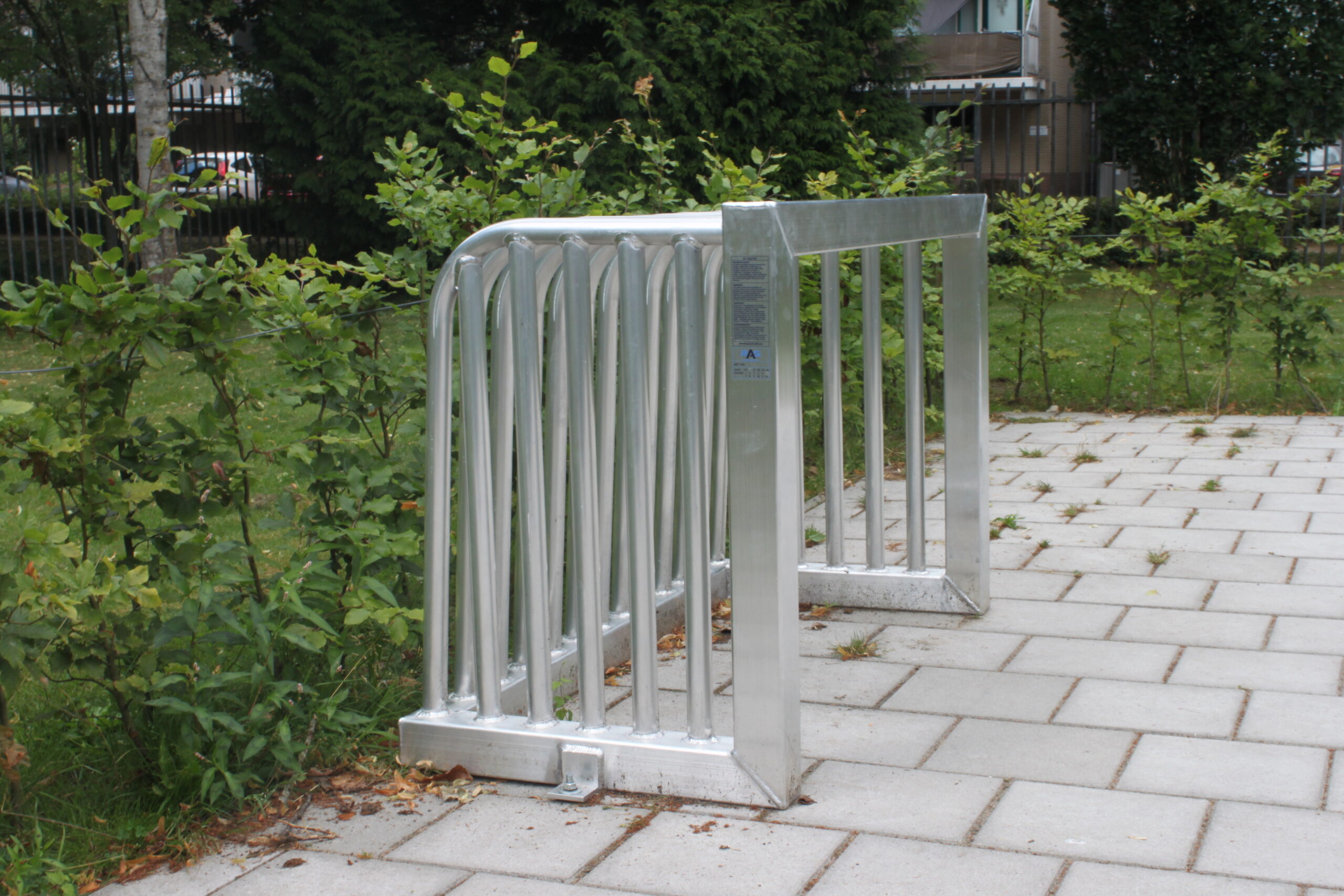 Antivandalisme doel 1.2 x 0.8m 1 Zijaanzicht van het aluminium antivandalisme doel 1,2 × 0,8 meter voor openbare ruimte