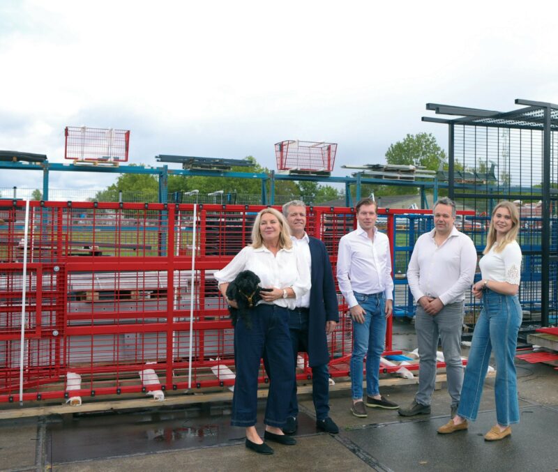 SKWShop team op fabrieksterrein in Stadskanaal
