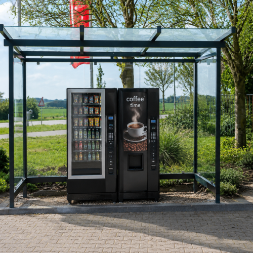 Automatenoverkapping Vendo 3 meter met glazen dak en verkoopautomaten voor buiten
