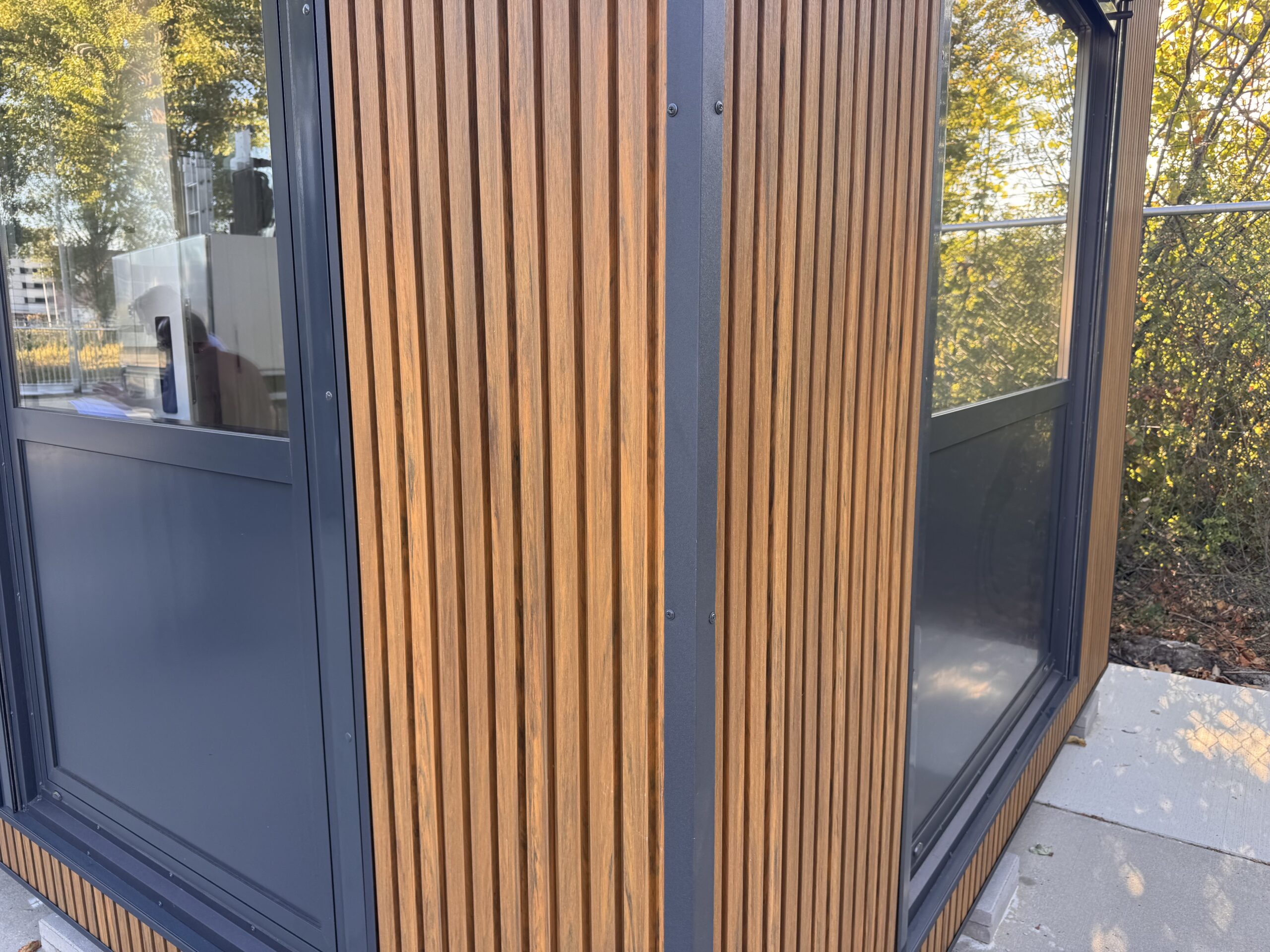 Kantoorunit 10 x 3 meter – luxe geïsoleerde kantoorcontainer 30 m² 18 SKWshop kantoorunit 10 x 3m met ramen en toegangsdeur