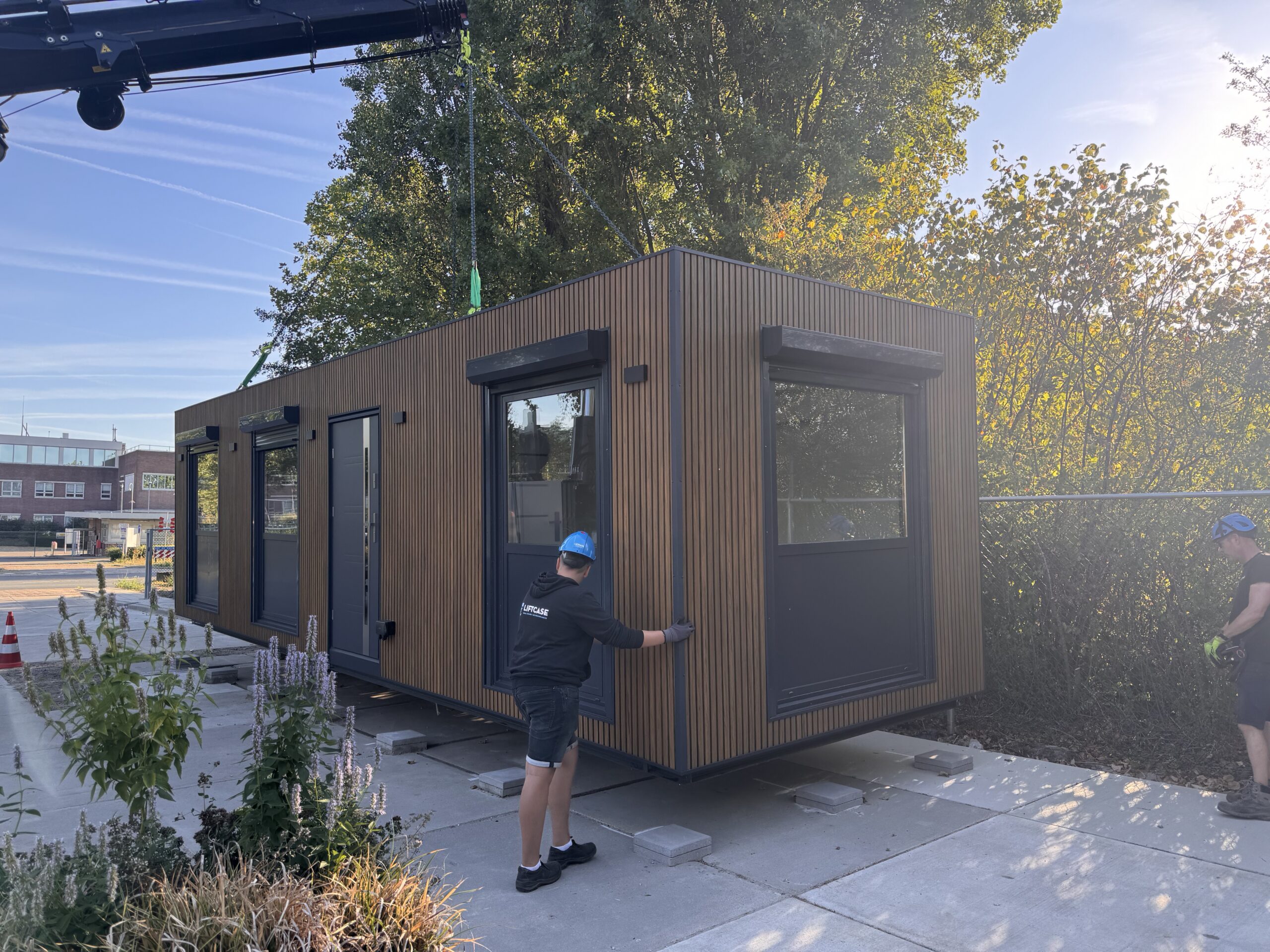 Kantoorunit 10 x 3 meter – luxe geïsoleerde kantoorcontainer 30 m² 19 Kantoorunit voor buiten 10 x 3m van SKWshop.nl