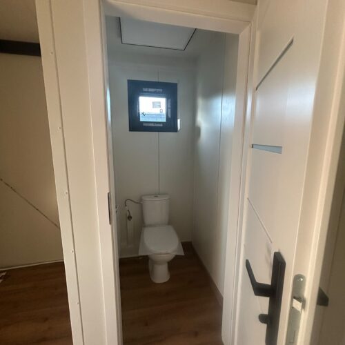 Modulaire kantoorunit 6x3 m 25 Licht interieur van kantoorunit 10 x 3 meter met moderne vloer