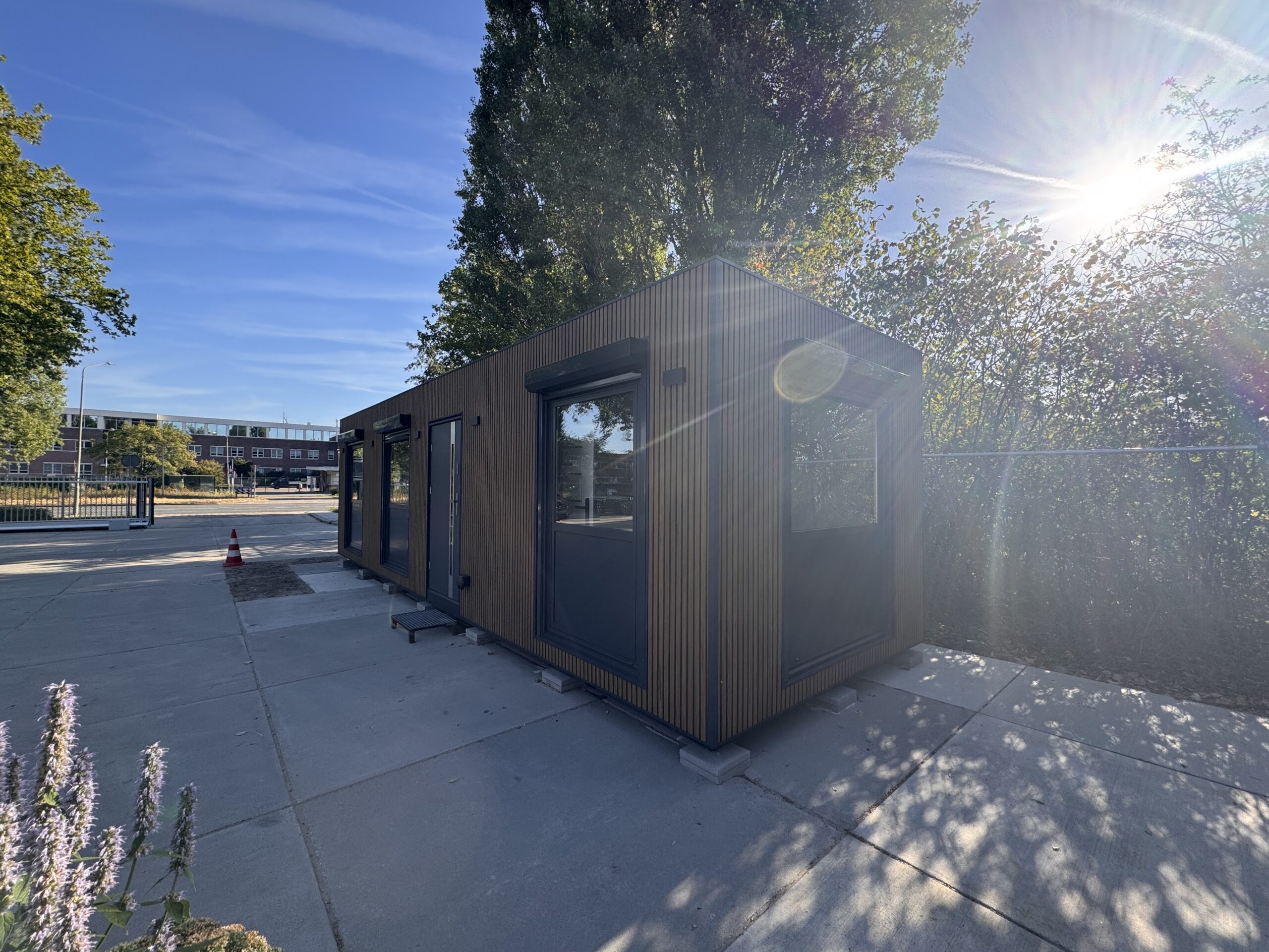 Kantoorunit 10 x 3 meter – luxe geïsoleerde kantoorcontainer 30 m² 11 Kantoorunit 10x3 meter als permanente buitenwerkplek