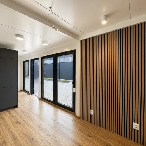 Luxe geïsoleerde kantoor- en woonunit 10 x 3 meter van circa 30 m²