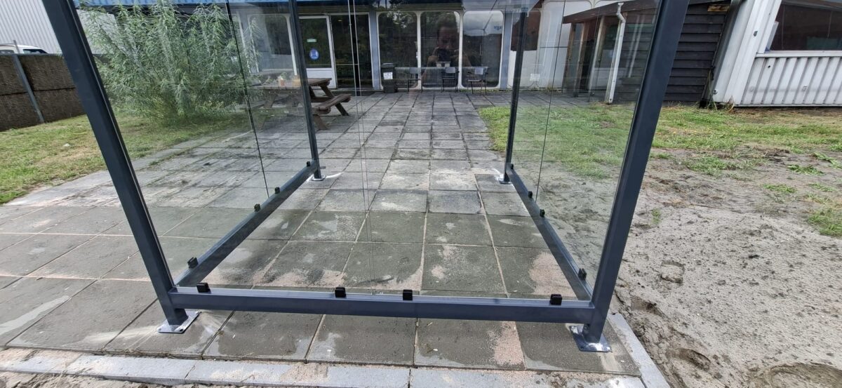 Rookoverkapping Myla 2 x 2 meter geleverd en gemonteerd in Lelystad 4 Rookruimte buiten model Myla volledig geleverd en gemonteerd door SKWshop