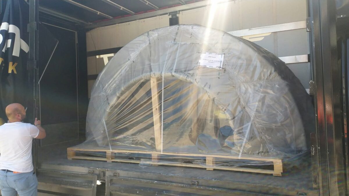 Projectupdate: ronde boombank Yuvar onderweg naar Tilburg 4 Ronde boombank Yuvar gereed voor transport naar Tilburg in de vrachtwage