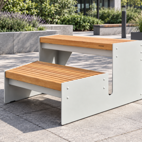 AUDITO modulaire zitbank met twee zitniveaus, houten zittingen en stalen frame in openbare buitenruimte