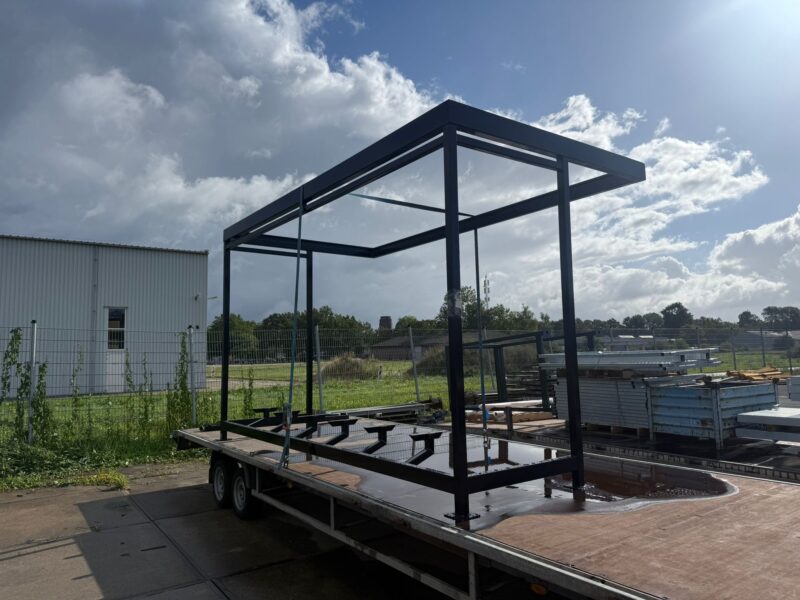 Rookoverkapping Palermo in productie bij de fabrikant voor levering en montage