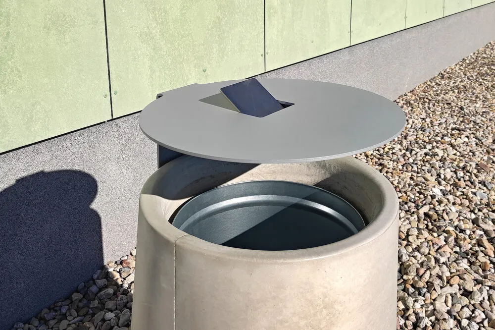 Rookplek buiten inrichten: praktische gids voor bedrijven en organisaties 5 buiten afvalbak beton model Koln met asbak