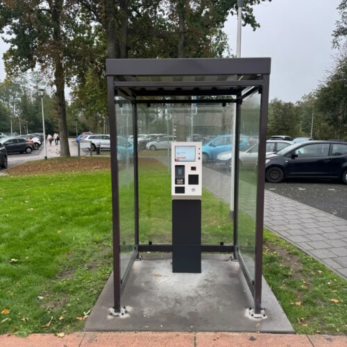Betaalautomaat overkapping M1 23 Automaatoverkapping Myla 1,5 x 1,5 meter bij Thermae 2000 in Valkenburg aan de Geul