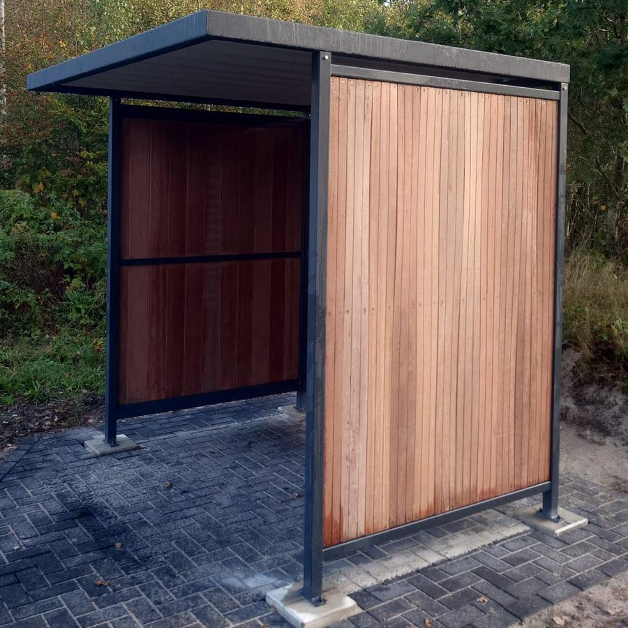 Nordic overkapping van 2,5 meter geplaatst bij ASTRON in Dwingeloo 1 Maatwerk Nordic fietsoverkapping van 2,5 meter in RAL 7016 antracietgrijs, geleverd en gemonteerd door SKWshop bij ASTRON in Dwingeloo.