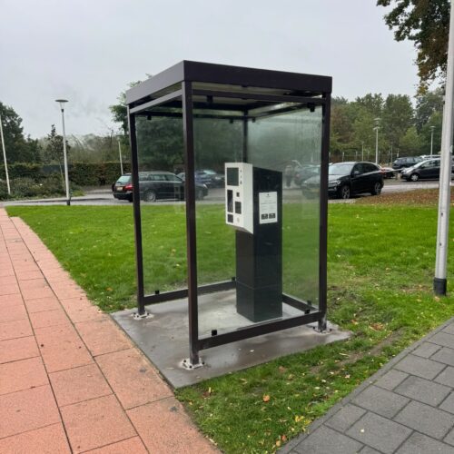 Betaalautomaat overkapping M1 22 Overkapping Myla 1,5 x 1,5 meter uitgevoerd in RAL 040 30 05 als automaatoverkapping