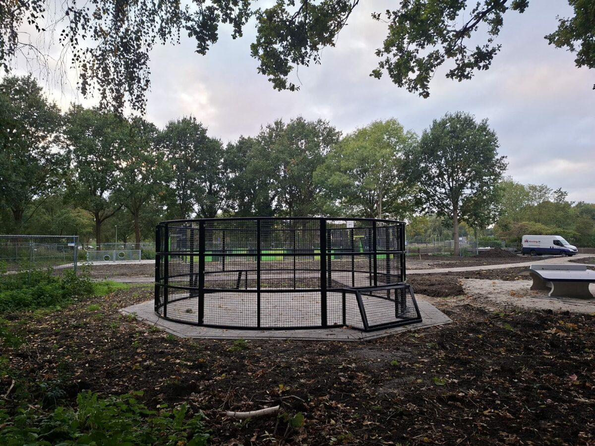 Pannakooi Match met 2 meter hoge wanden geplaatst in Purmerend 4 Pannakooi Match in RAL 9005 met 2 meter hoge wanden, professioneel geplaatst door SKWshop voor Eibe Benelux B.V. in Purmerend.